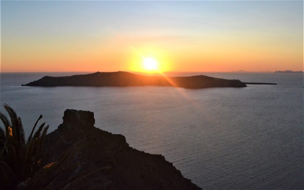 Il tramonto di Santorini visto da Imervogli