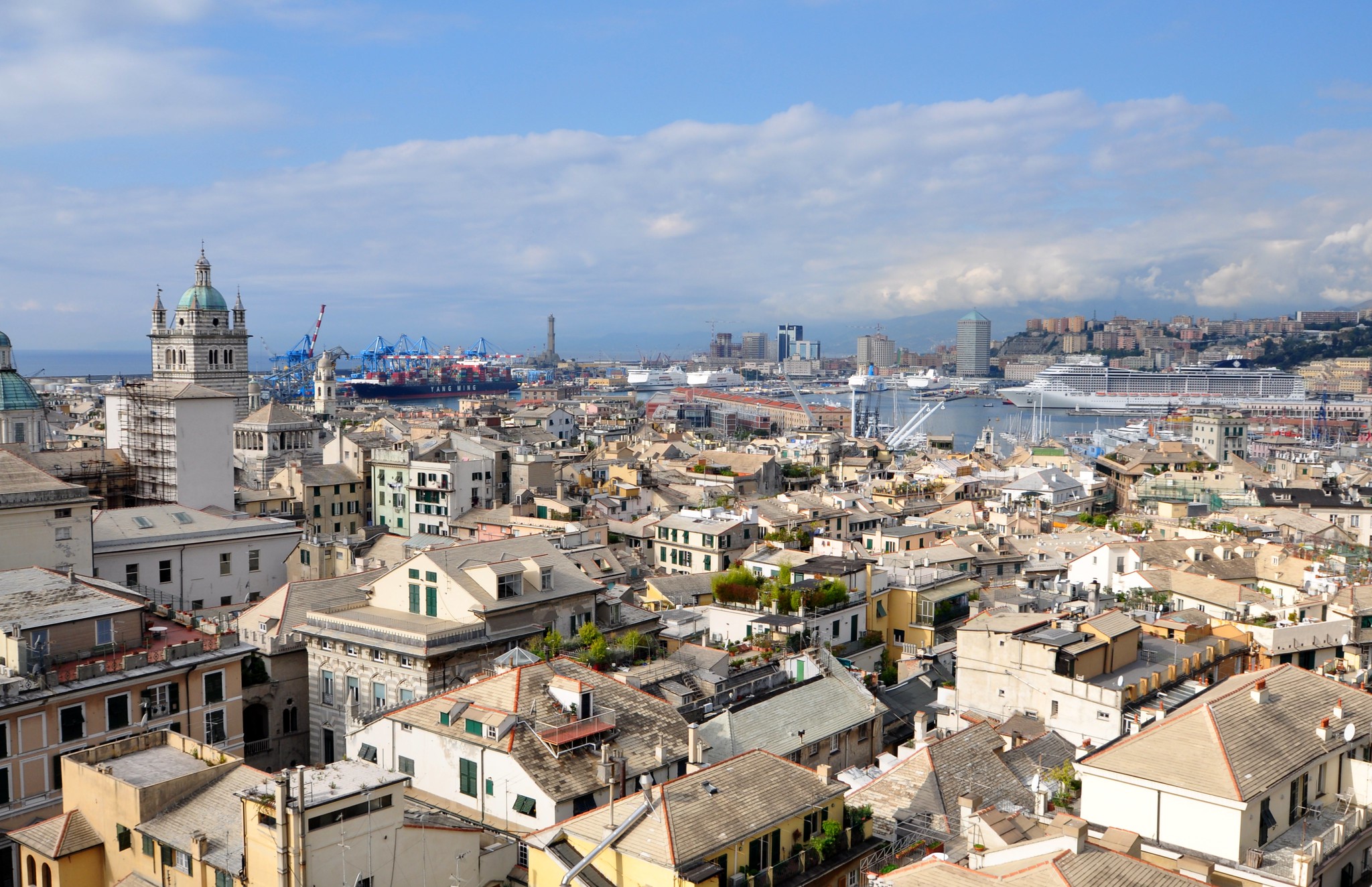 Città di Genova vista dall'alto