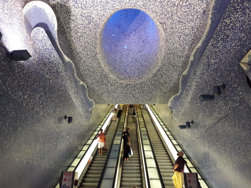 I mosaici della fermata della metropolitana di Toledo