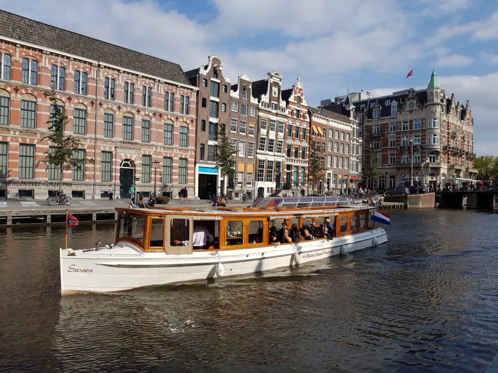 Via Rokin, le barche sul canale di Amsterdam