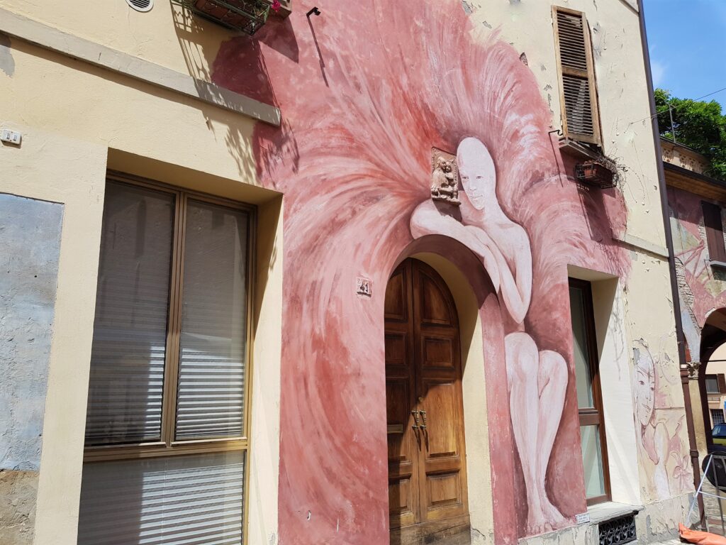 L'Angelo di Dozza murales in via XX Settembre da vedere a Dozza in provincia di Bologna