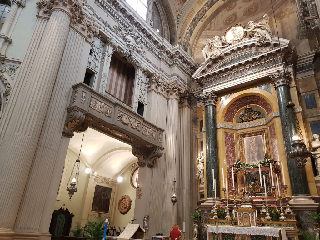 Interno della Chiesa di Santa Maria della Vita a Bologna