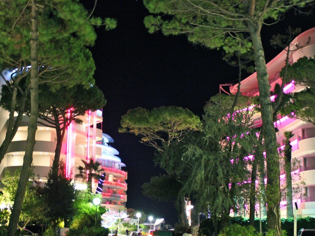 Hotel illuminati a Milano Marittima