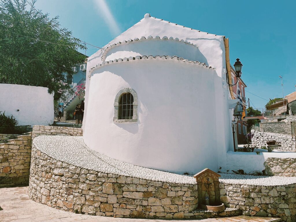 Piccola chiesa nel villaggio di Gaios