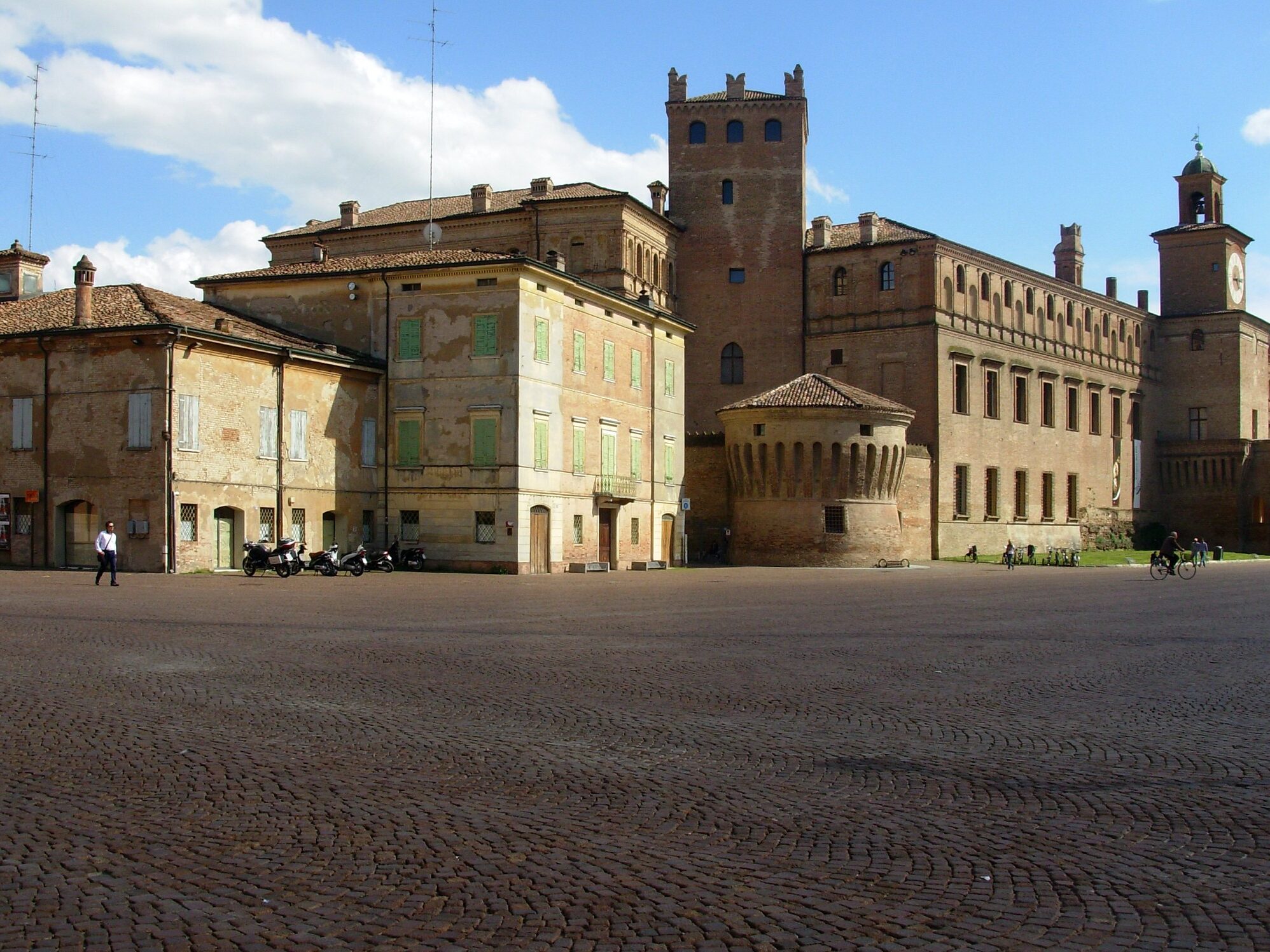 Palazzo dei Pio di Carpi , castelli della provincia di Modena