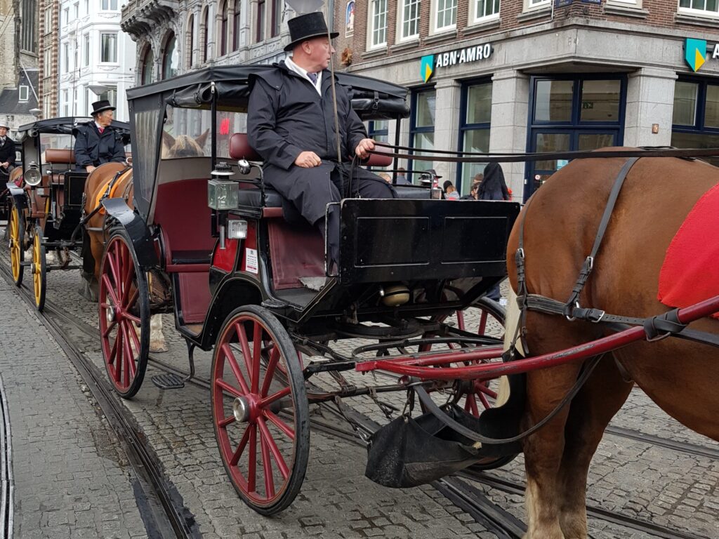 Carrozze con cavalli in Piazza DAM ad Amsterdam