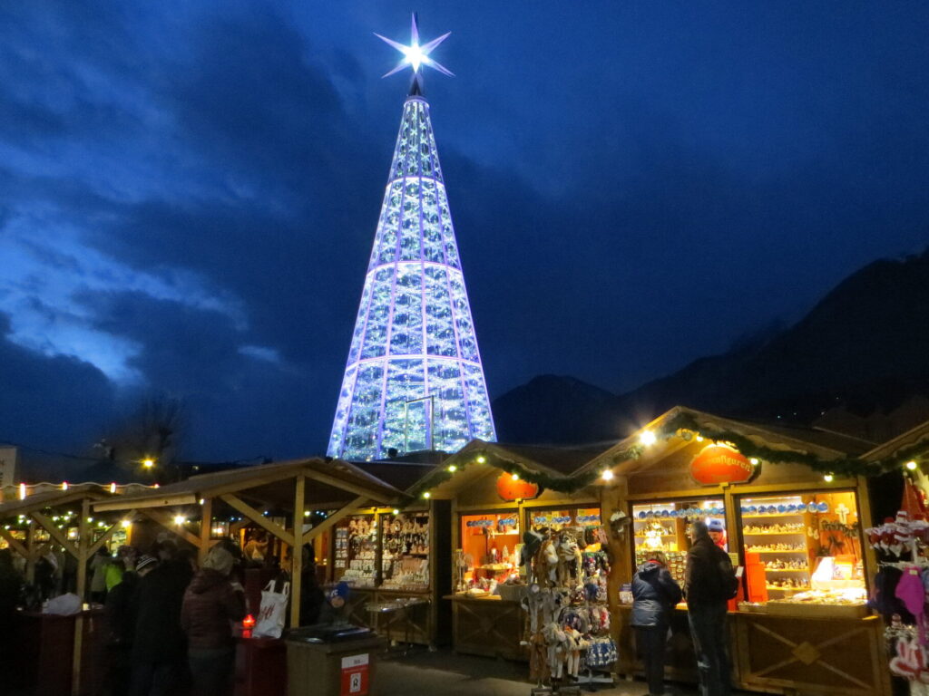 L'albero di Swarovski dei mercatini di Natale di Innsbruck