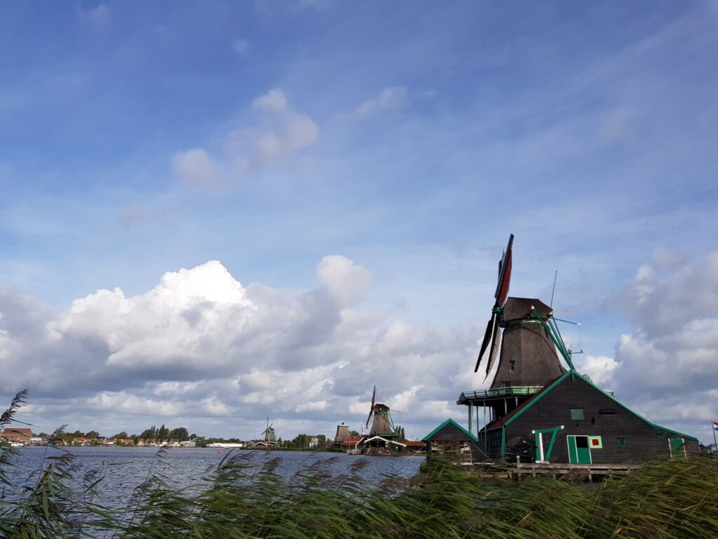 Cosa vedere nei dintorni di Amsterdam: il villaggio dei mulini a vento di Zaanse Schans