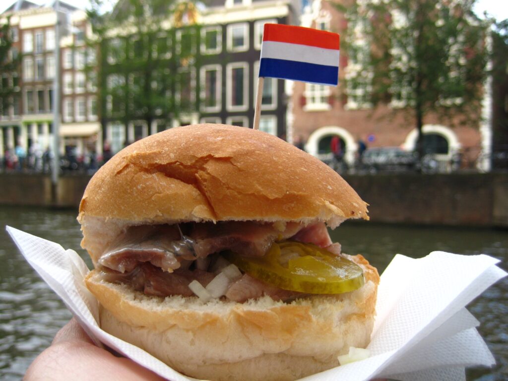 Il broodje haring olandese, il panino di aringa