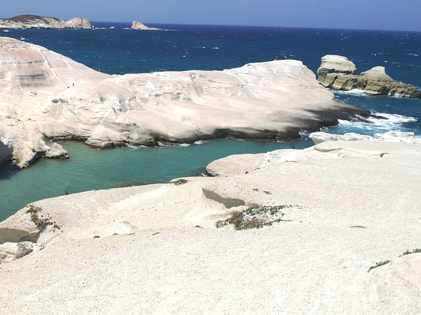 Isole vicino Santorini: la spiaggia di Sarakiniko sull'isola di Milos