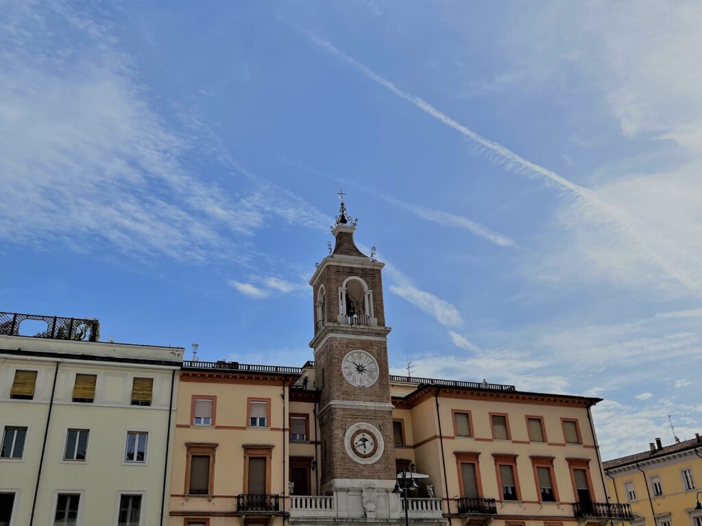 Torre dell'orologio in Piazza Tre Martiri a Rimini