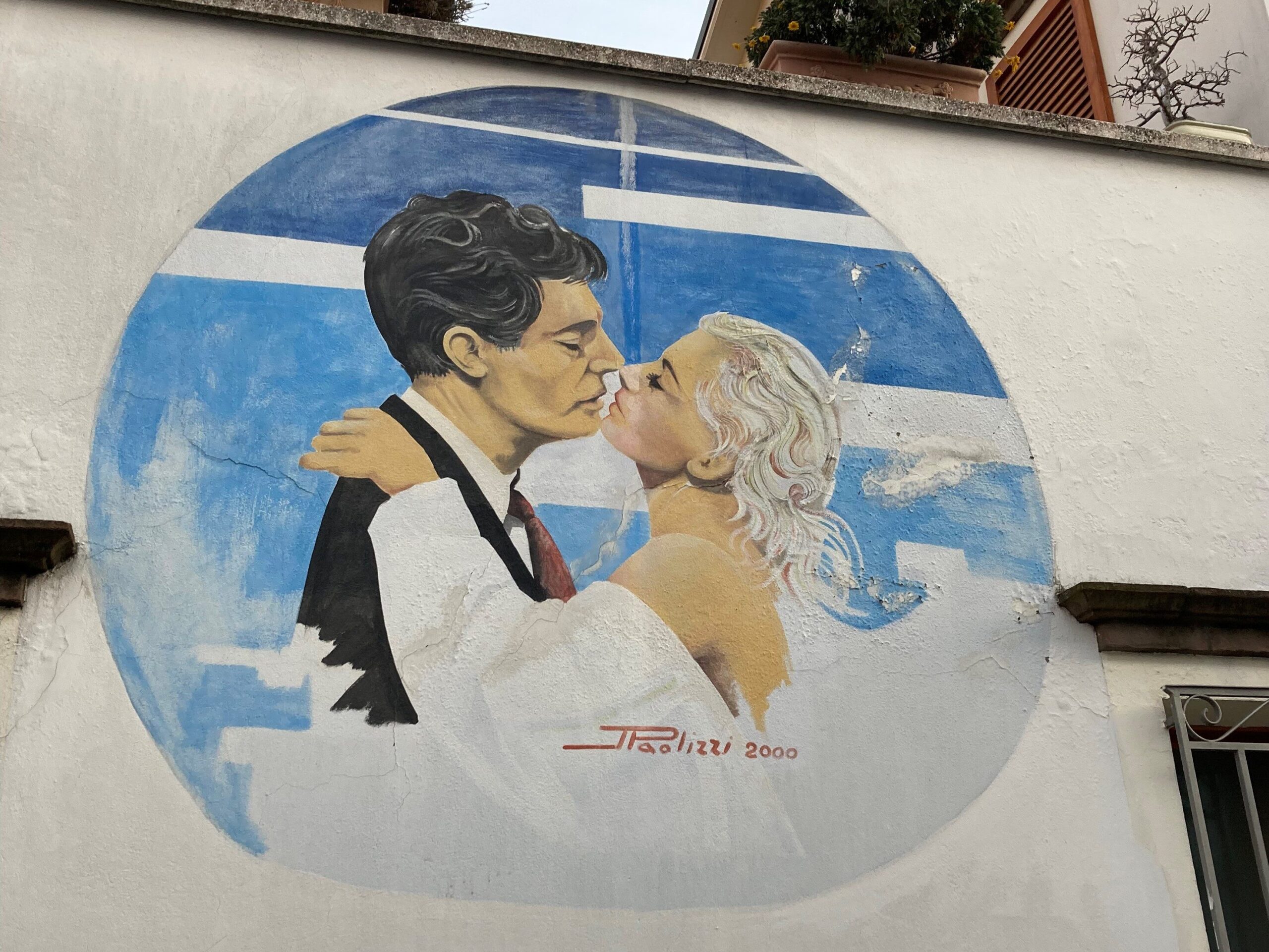 Città dei murales di Borgo San Giuliano Murales dedicato al regista Fellini - Photo by @souvenirdiviaggio