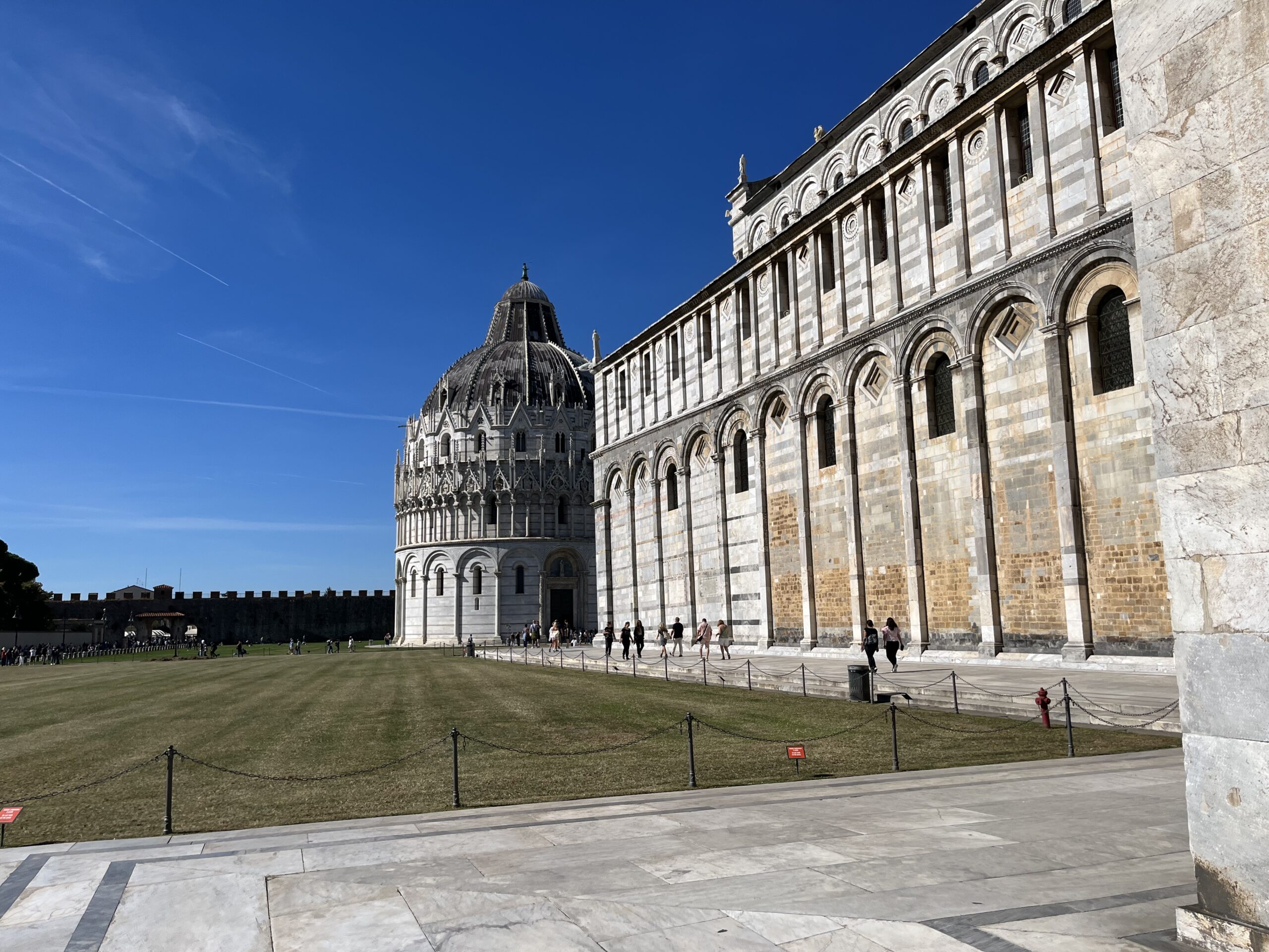 Il Battistero e il Duomo di Pisa