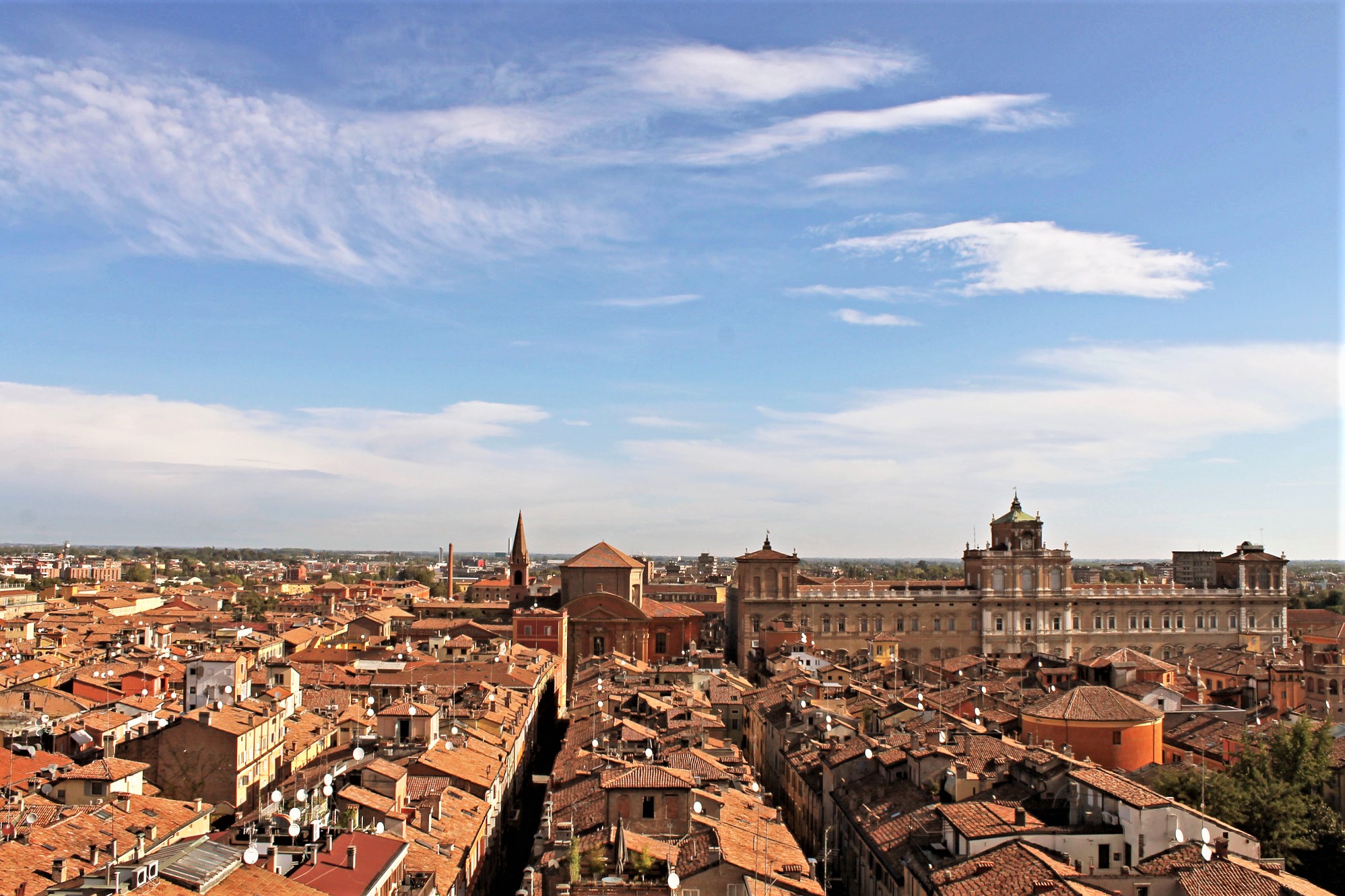 Vista aerea del centro storico di Modena