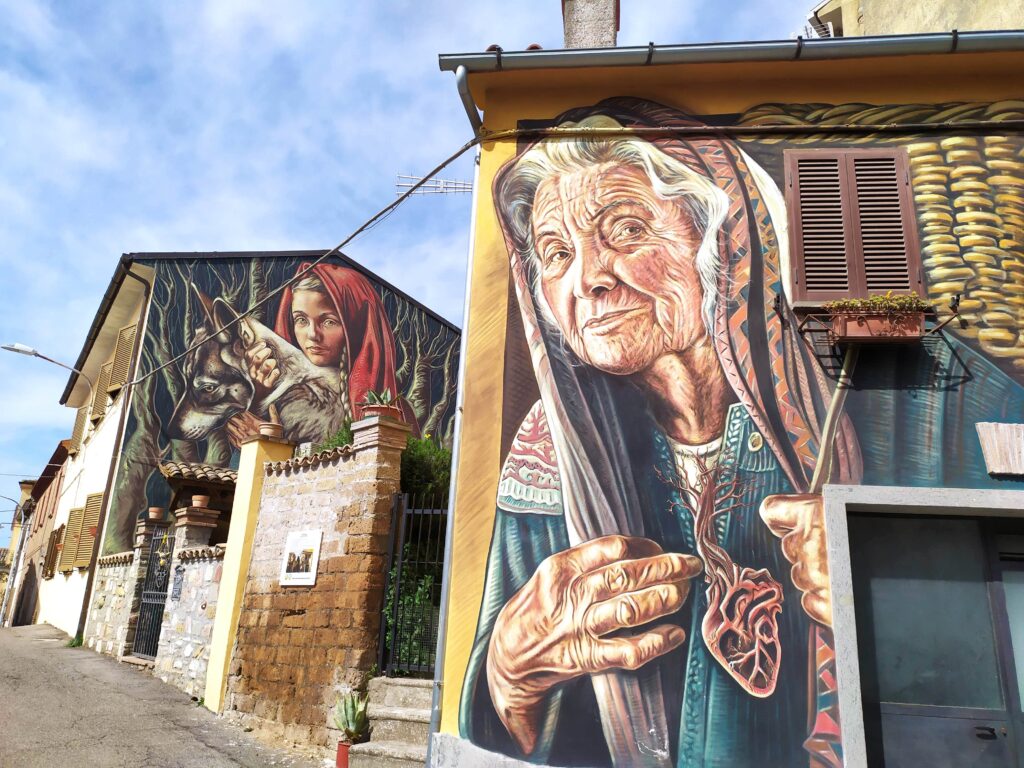 Il murale di "Cappuccetto Rosso" a Sant'Angelo di Roccalvecce- Photo by @tantovaleviaggiare
