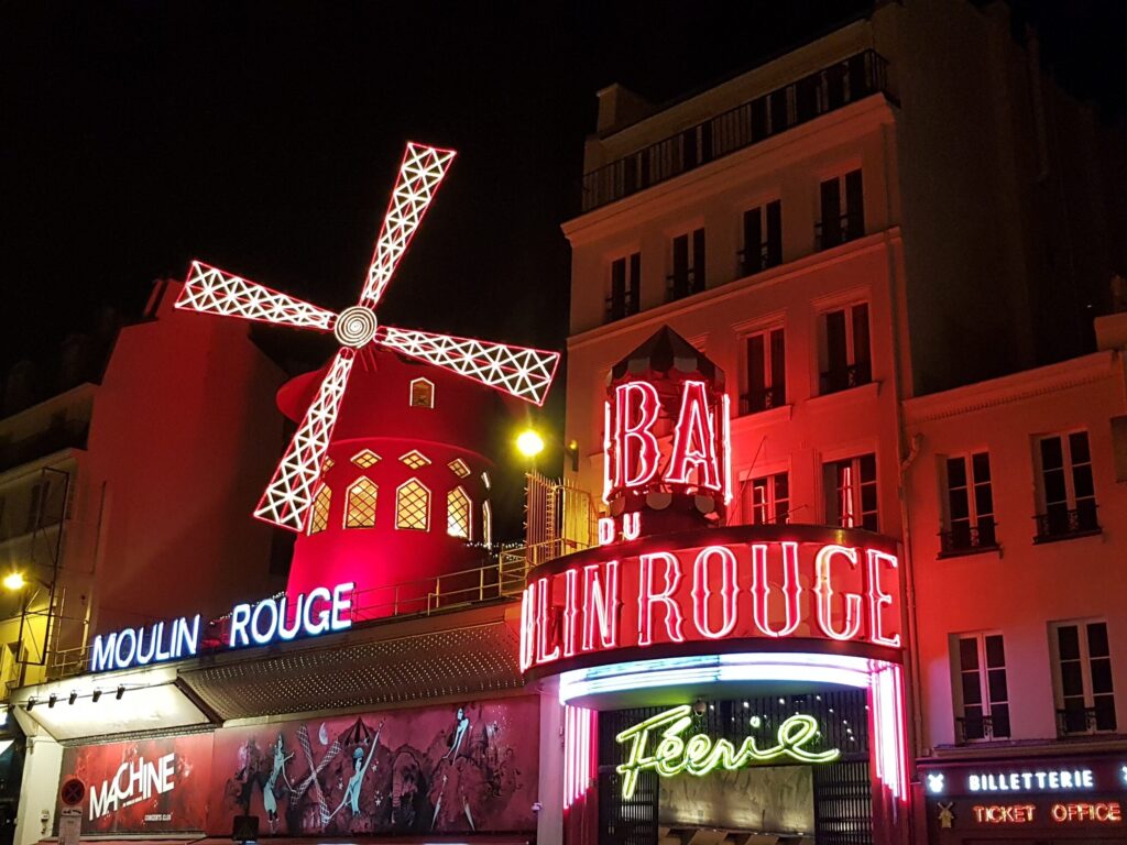 Cosa vedere a Parigi in 3 giorni: Il Moulin Rouge nel quartiere di Pigalle