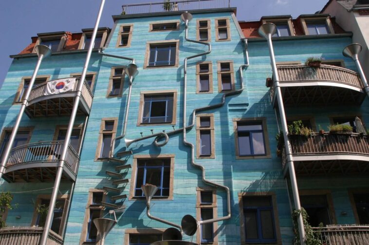 Funnel Wall la casa che suona quando piove si trova a Dresda