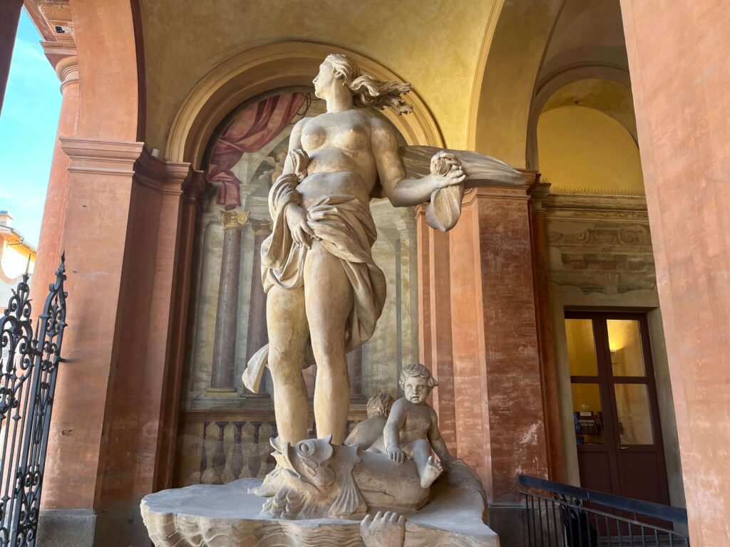 Statua di Galatea all'ingresso del palazzo Ducale di Sassuolo
