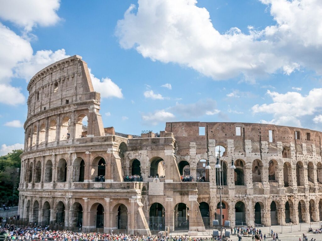 Visitare il Colosseo vista principale dell'ingresso al monumento