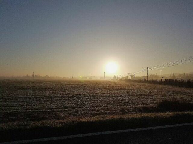 Ti fermi ad aspettare il treno e ti imbatti in un magnifico paesaggio da immortalare. Quante volte ho visto un bel paesaggio, uno scorcio o una scena che non ho potuto immortalare perché ero in auto? Ieri ci sono riuscita 😊 . . . #landscapeshot #sunrise #sunrise☀️ #landscapephotography #landscapelover #naturephotography #nature #landscapes #natureshots #landscapephotomag #landscape_lovers #landscapelovers #landscapephotographer #viewoftheday #landscape_captures #paesaggiomozzafiato #view #paesaggiomeraviglioso #landscape #naturelovers #natural #paesaggioitaliano #views #beautifulview