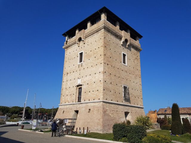Torre San Michele, edificata alla fine del ‘600 è uno dei simboli di Cervia. 

La torre fu edificata a scopo difensivo, per salvaguardare il porto e il magazzino del sale, dalle scorribande di pirati e briganti.

 #cervia #cerviawow #cerviamare #cerviainfoto #cerviaturismo #cerviaexplore #cerviamilanomarittima #visitcervia #rivieraromagnola #riviera #torre #tower #towers #visititaly #visit #italia #italian #italianstyle #itália #italiainunoscatto